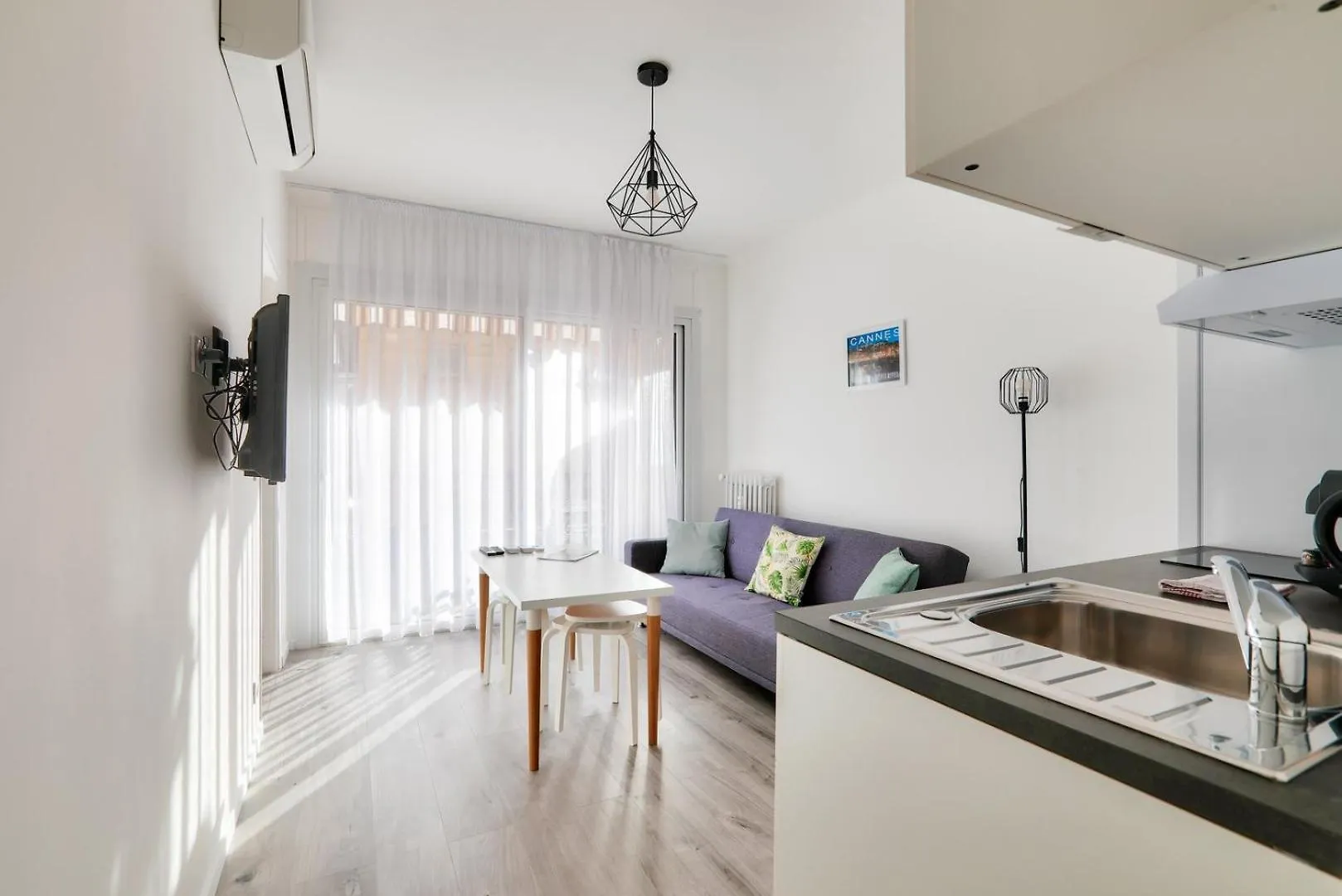 Le Petit Fleury - Balcony, Calm In Cannes Apartment